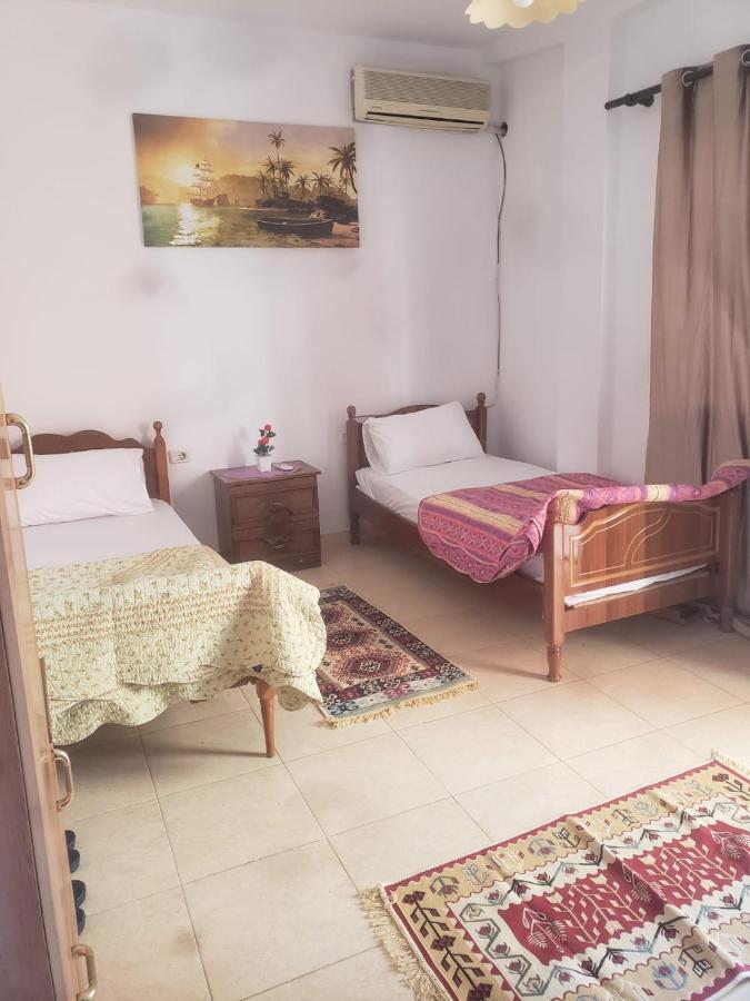 Hostel Split Rock Tirana Exterior photo