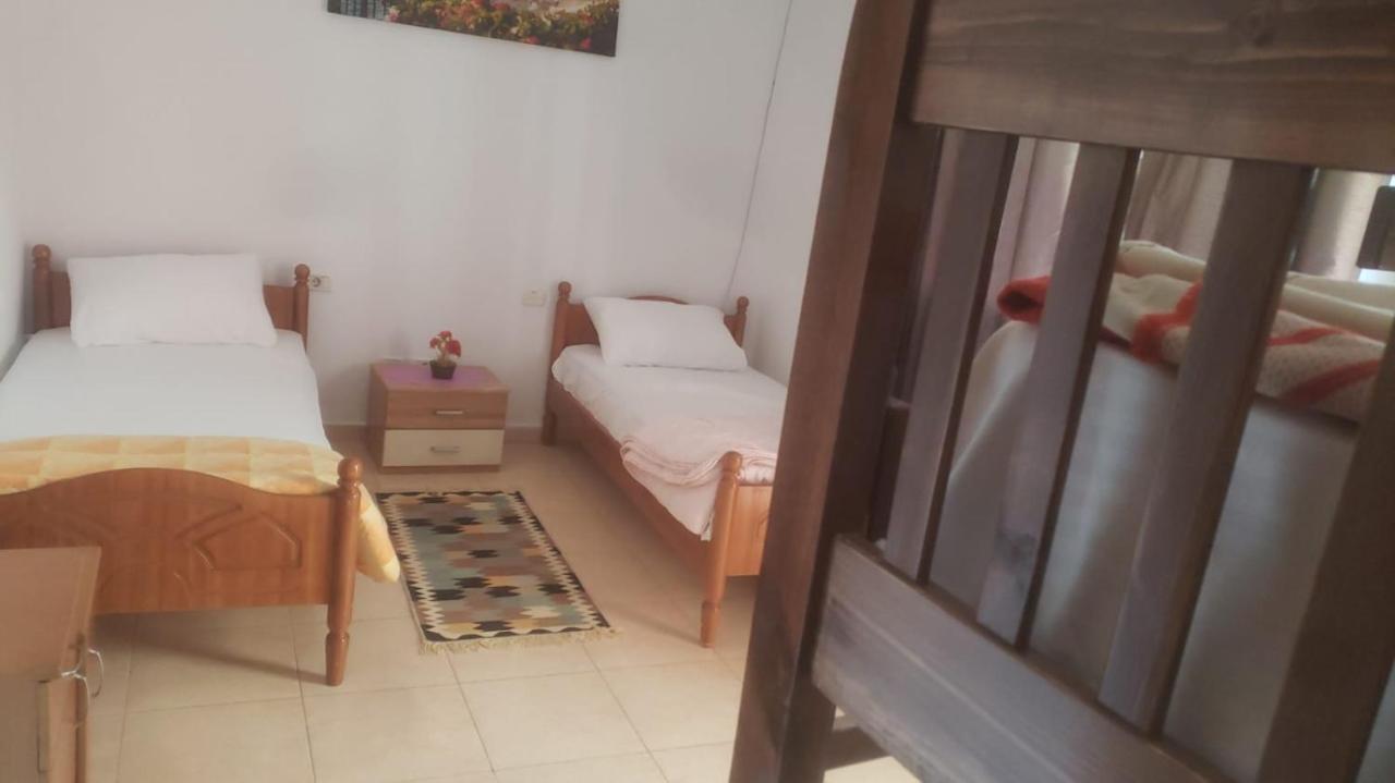 Hostel Split Rock Tirana Exterior photo